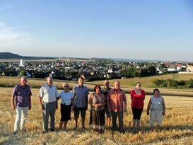 Fraktion im Ortsgemeinderat vor dem neuen Baugebiet