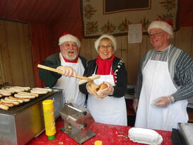 Grillmeister Heinz Hirsch und sein Team voll im Einsatz